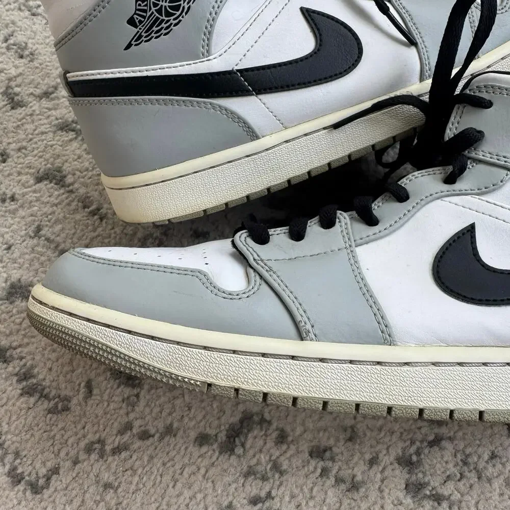 Air Jordan 1 Mid Light Smoke Grey Men’s Size 11.5